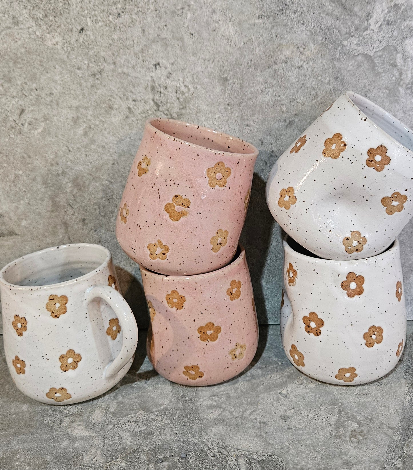 Thumb dent tumbler- Daisies