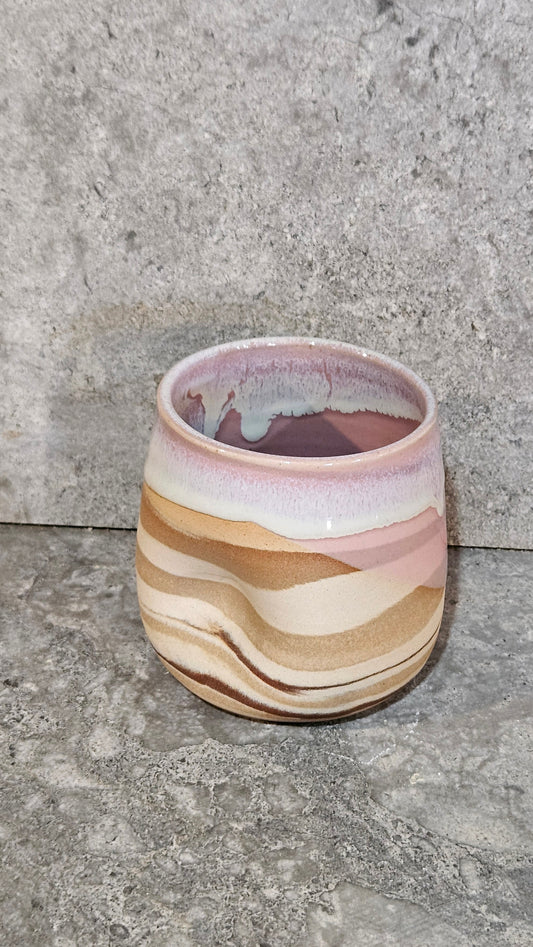 Marbled thumb dent tumbler