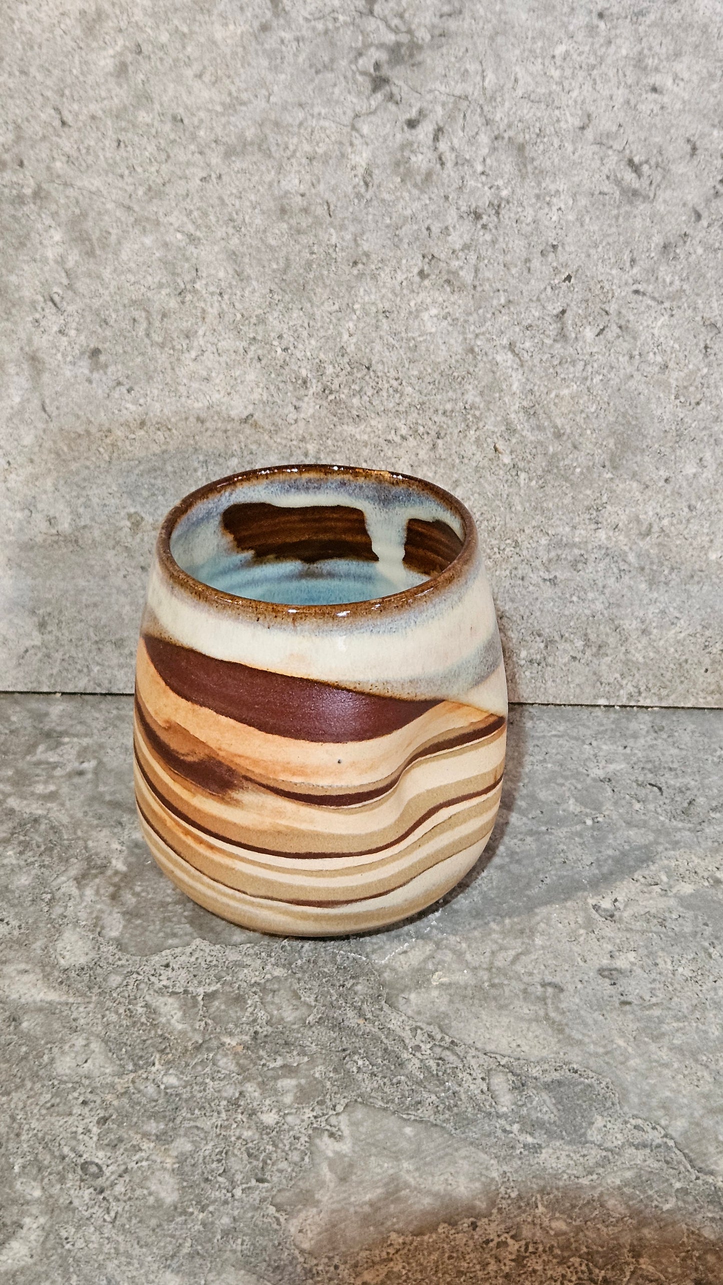 Marbled thumb dent tumbler