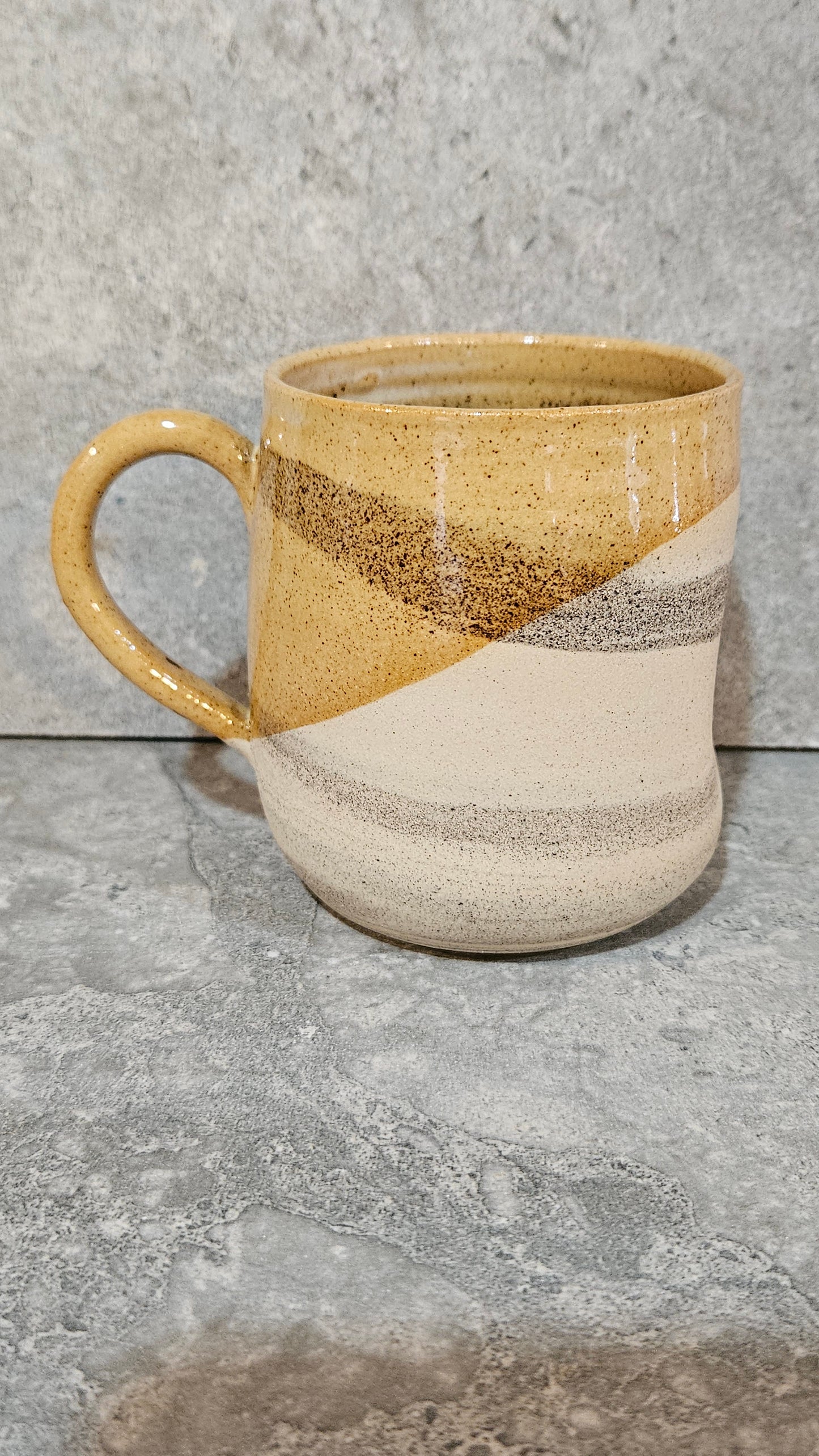 Marbled thumb dent huggy mug - Grey