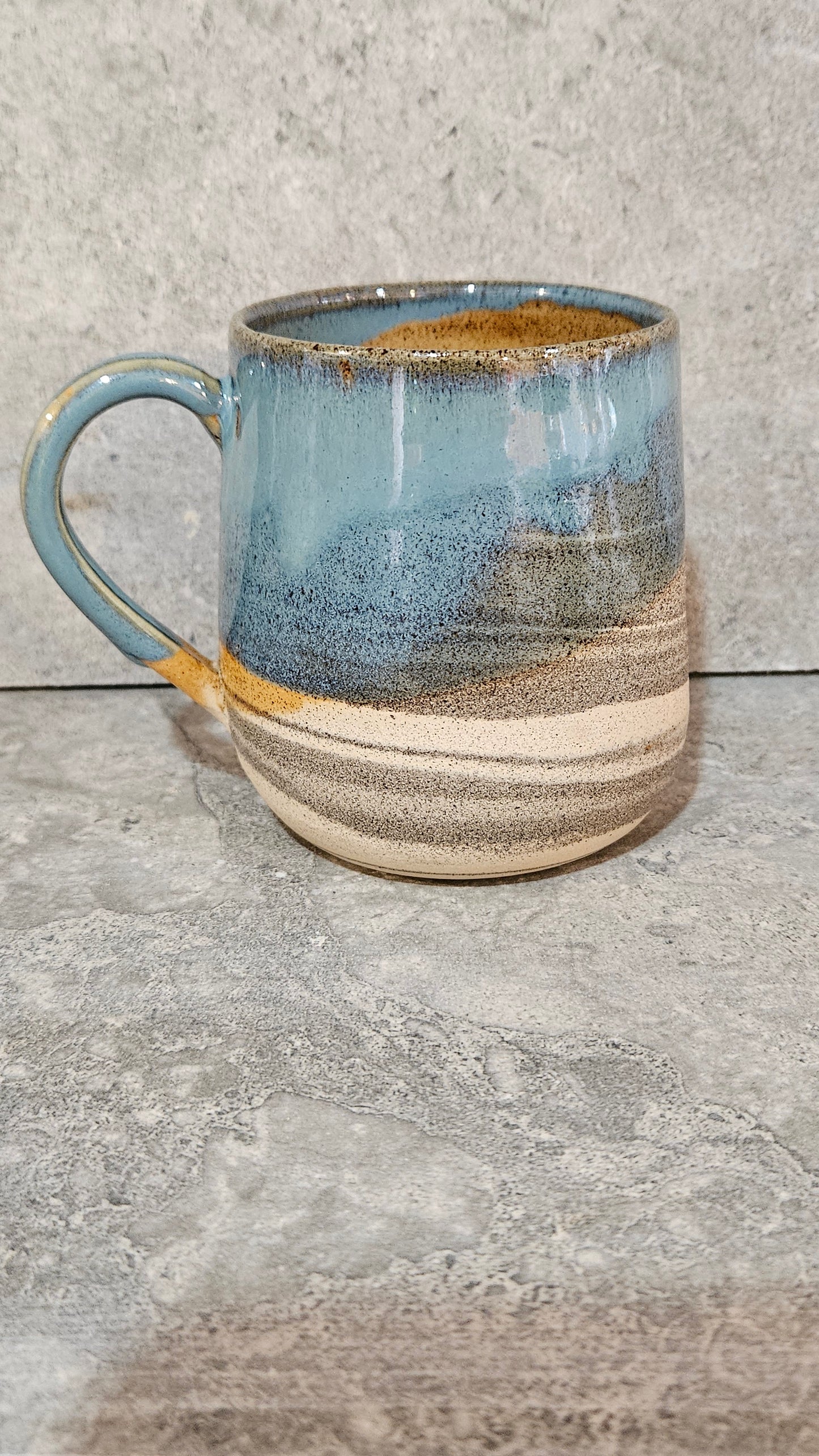 Marbled thumb dent huggy mug - Grey