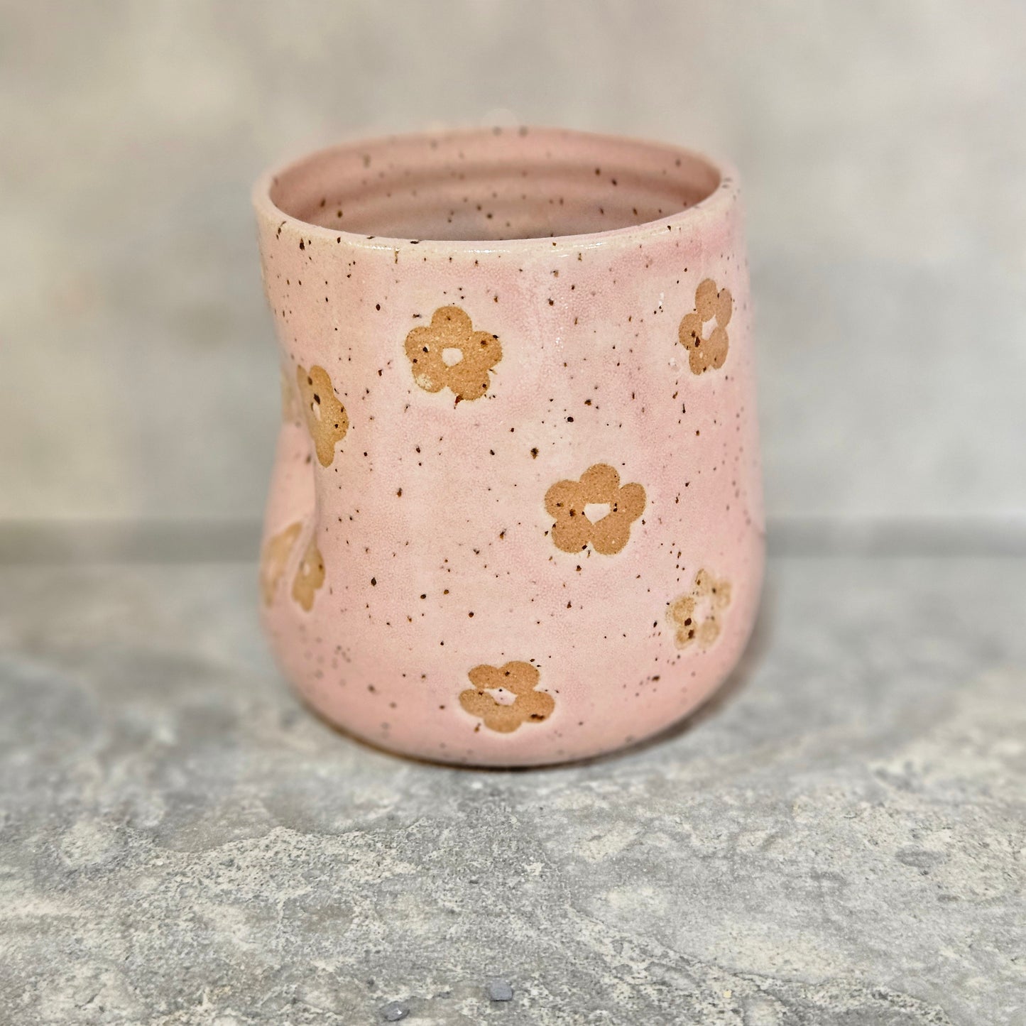 Thumb dent tumbler- Daisies