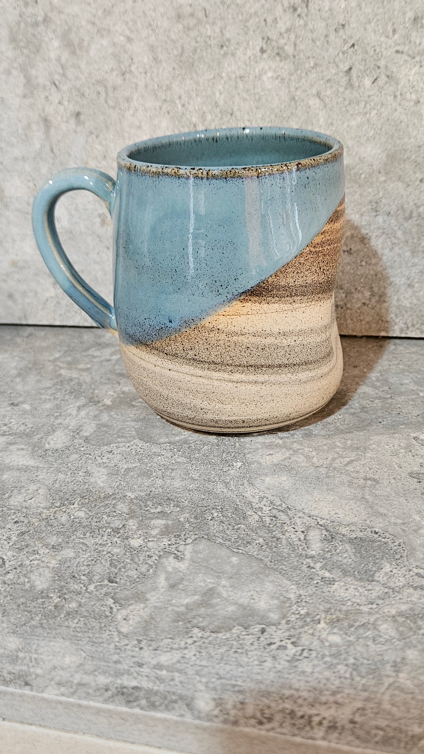 Marbled thumb dent huggy mug - Grey