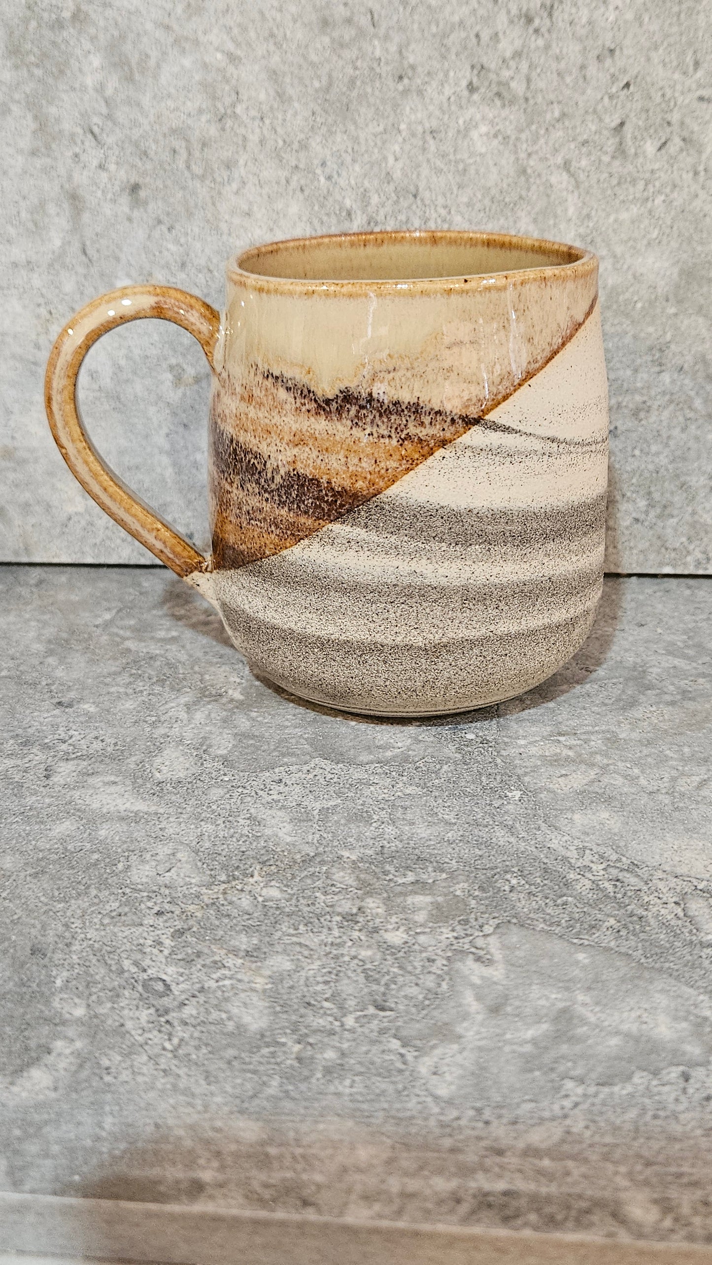 Marbled thumb dent huggy mug - Grey