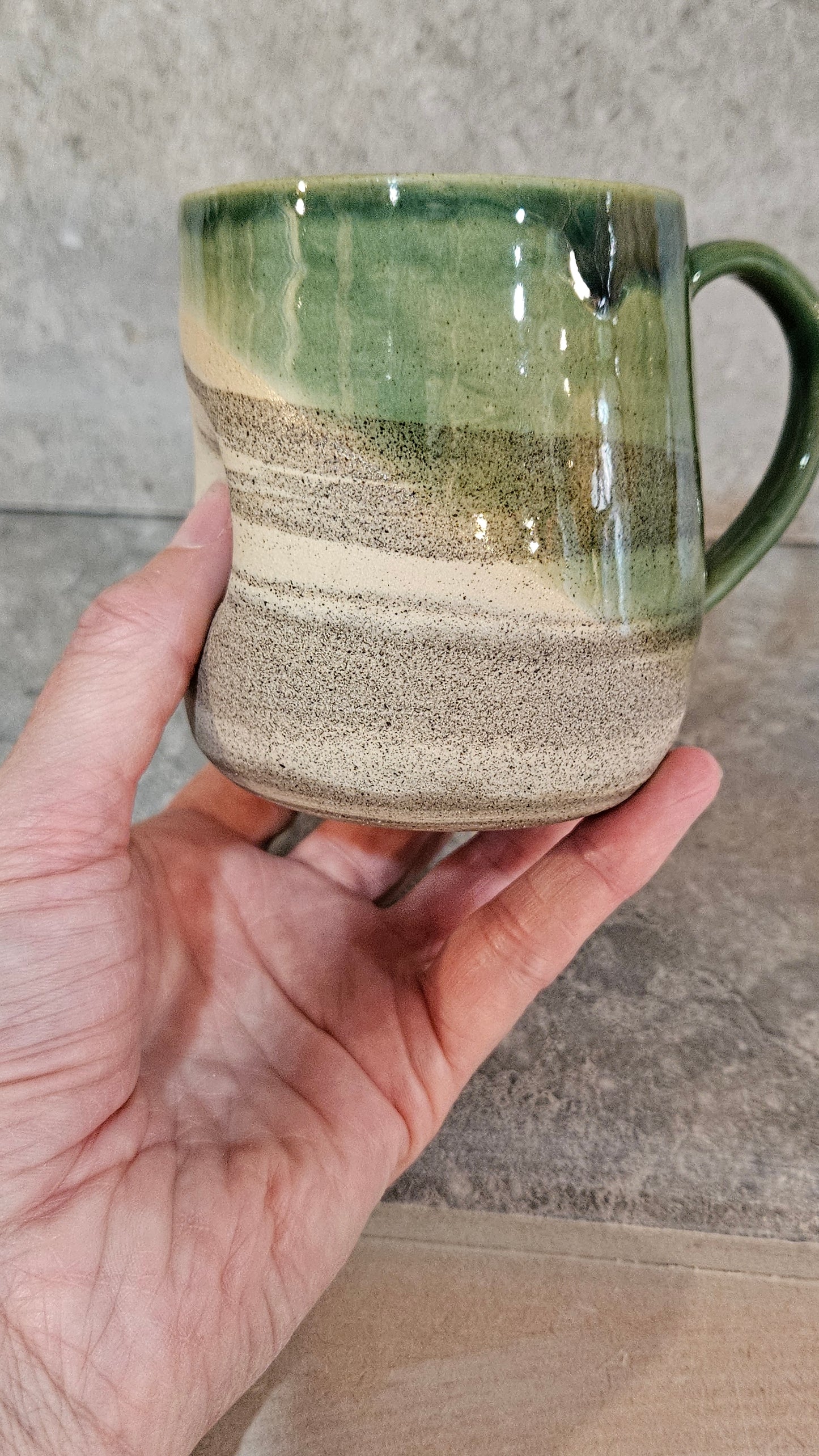 Marbled thumb dent huggy mug - Grey
