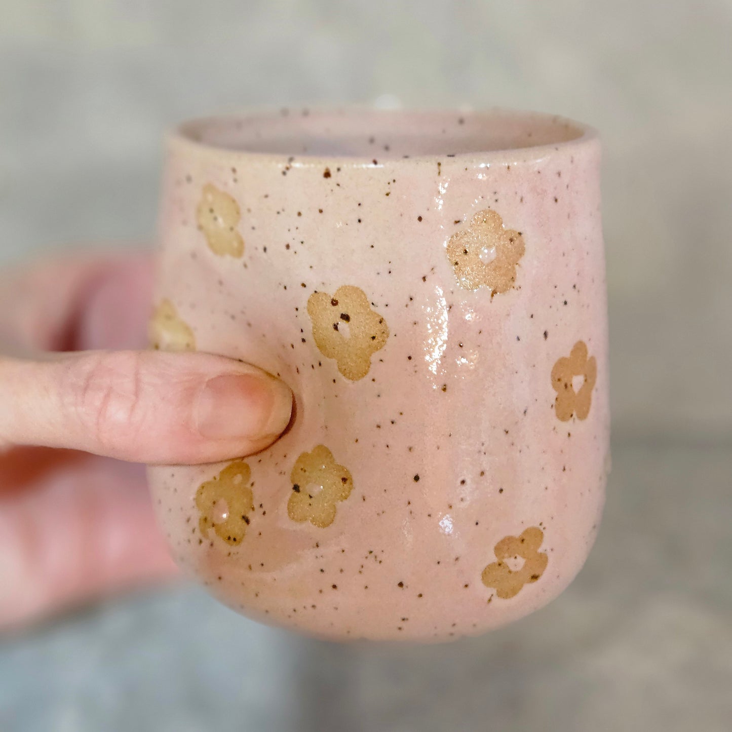 Thumb dent tumbler- Daisies