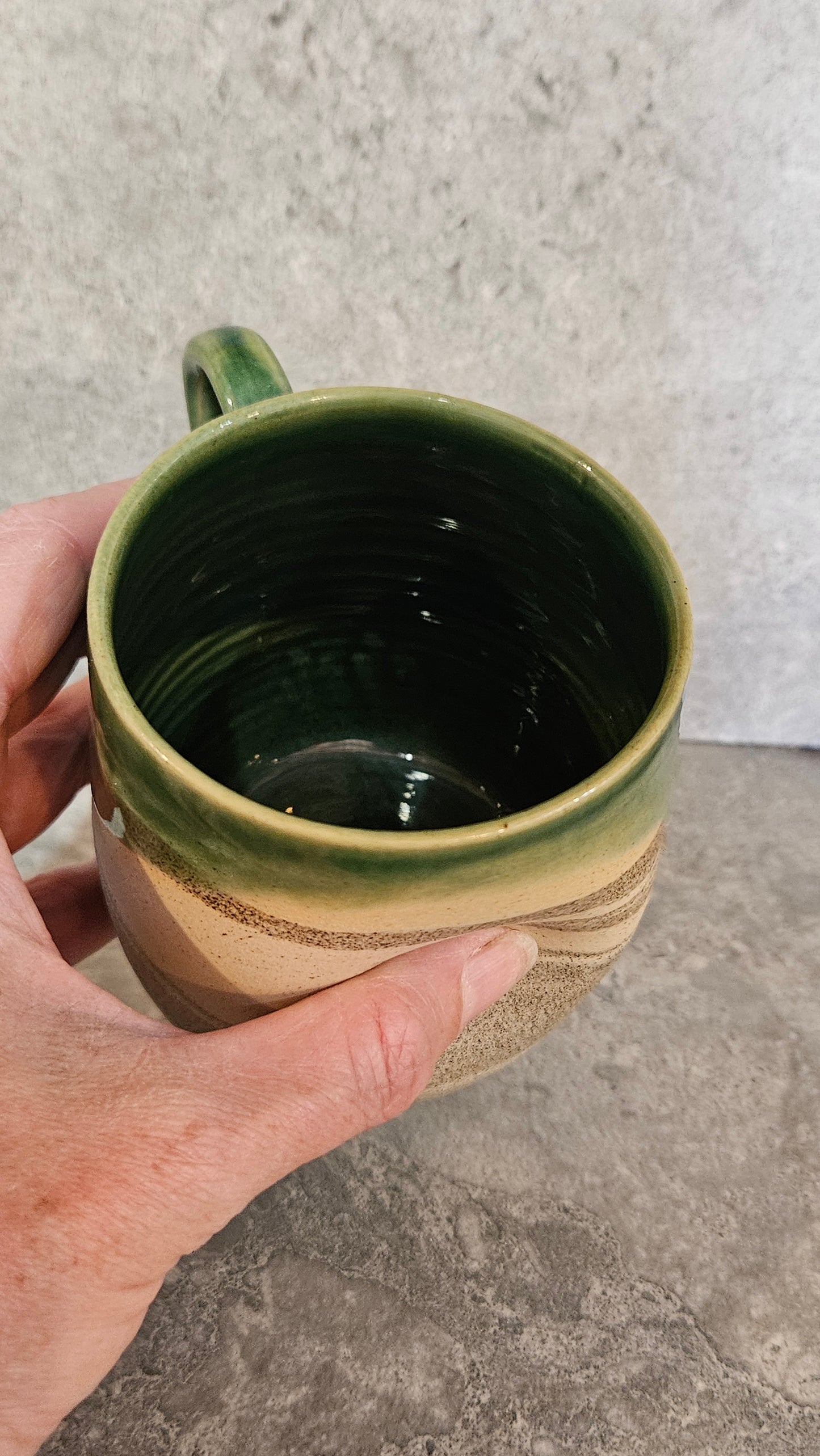 Marbled thumb dent huggy mug - Grey