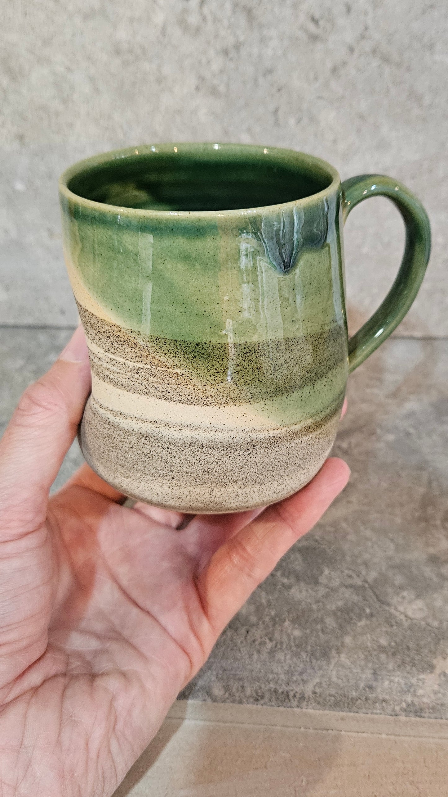 Marbled thumb dent huggy mug - Grey