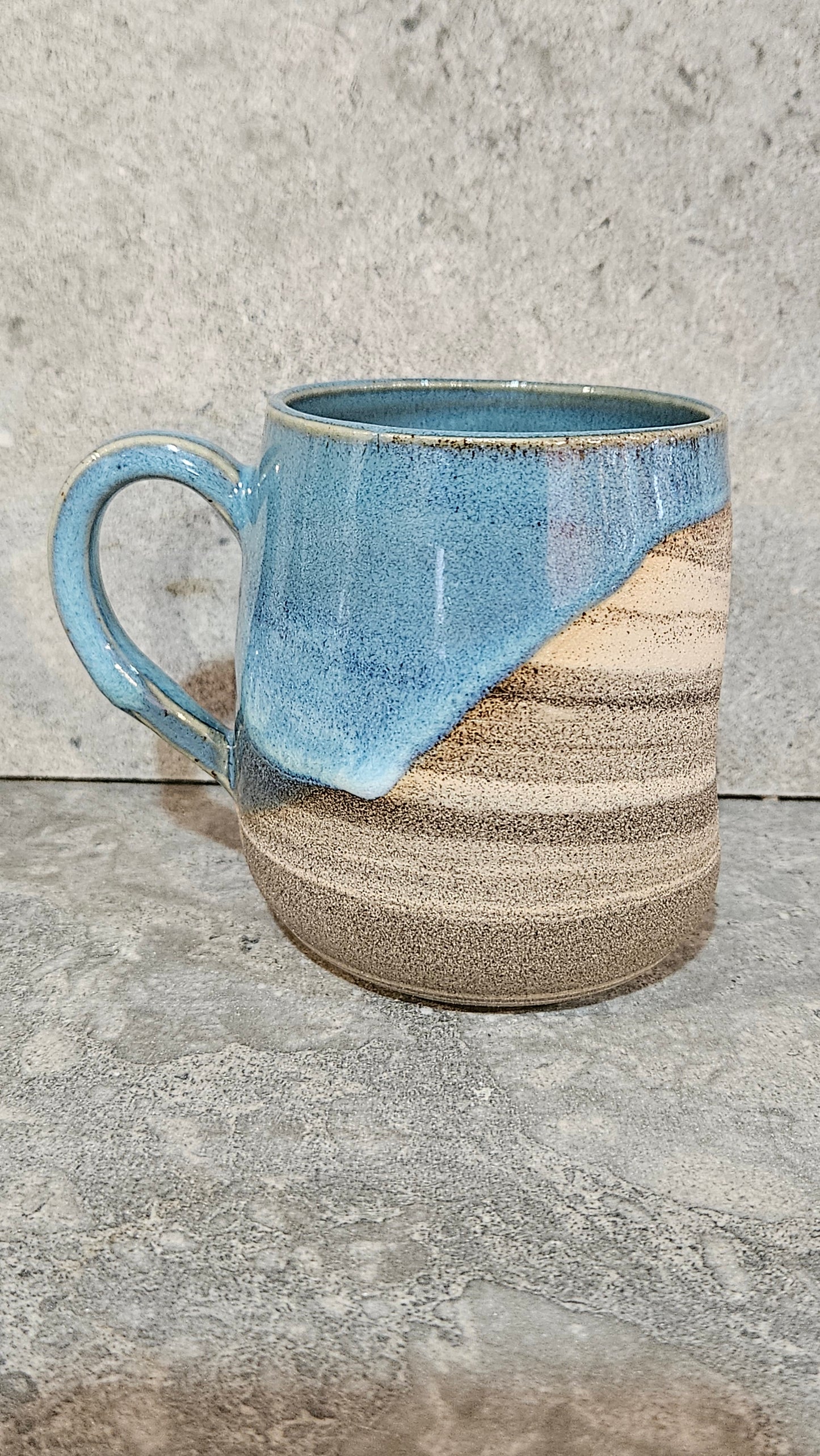 Marbled thumb dent huggy mug - Grey