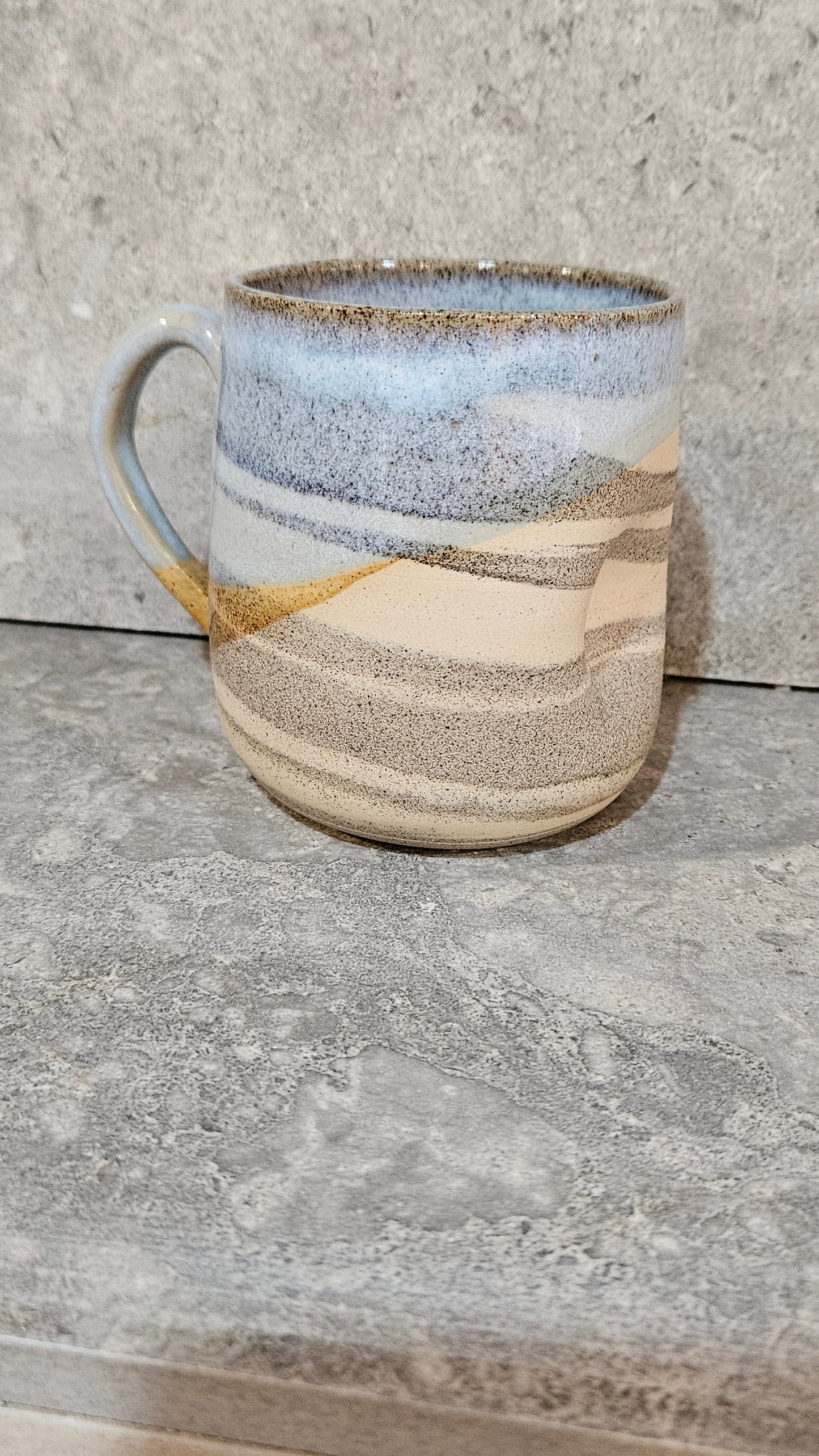 Marbled thumb dent huggy mug - Grey